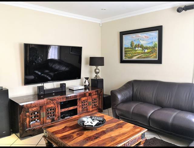 4 BEDROOM HOUSE FOR SALE IN WILLOW ACRES